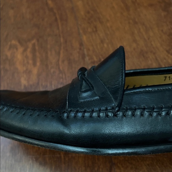 Magnanni Classic Black Leather Slip-On Loafers with Stitch Work, Size 9.5 - Picture 9 of 15